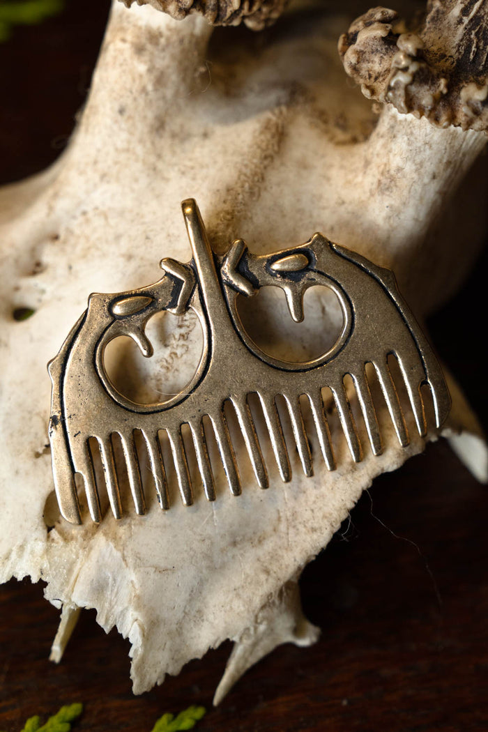 Viking comb, Ringerike style, bronze