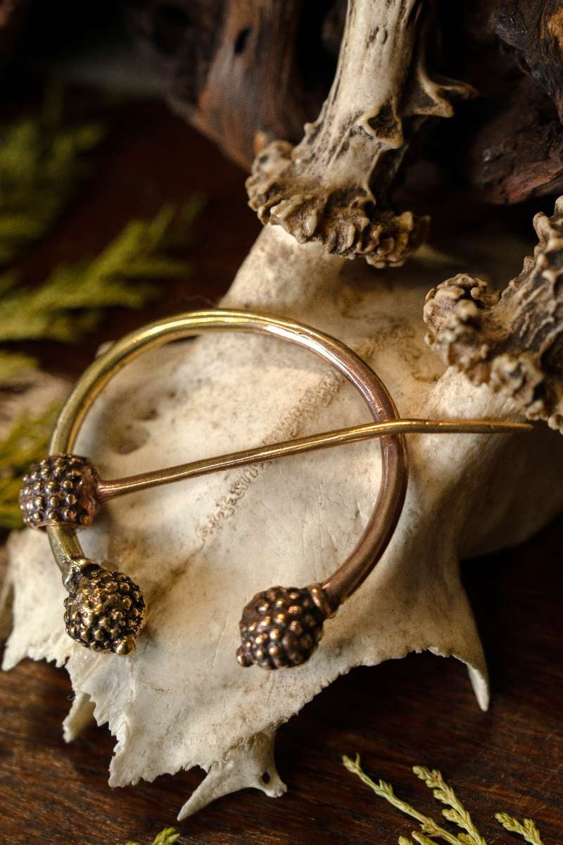 Gaelic thistle fibula, bronze