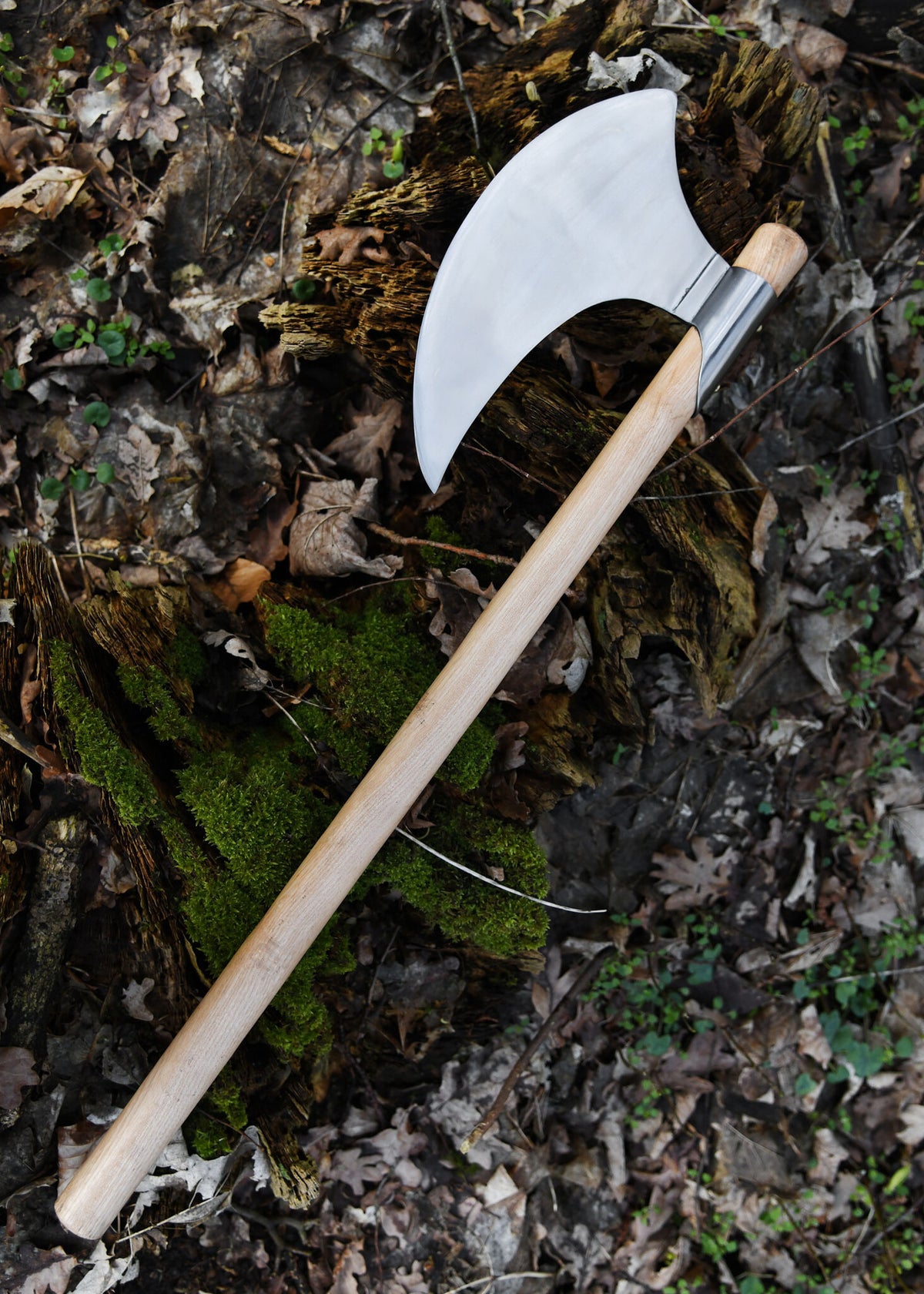 Gothic bearded axe with long beard, semi-sharp