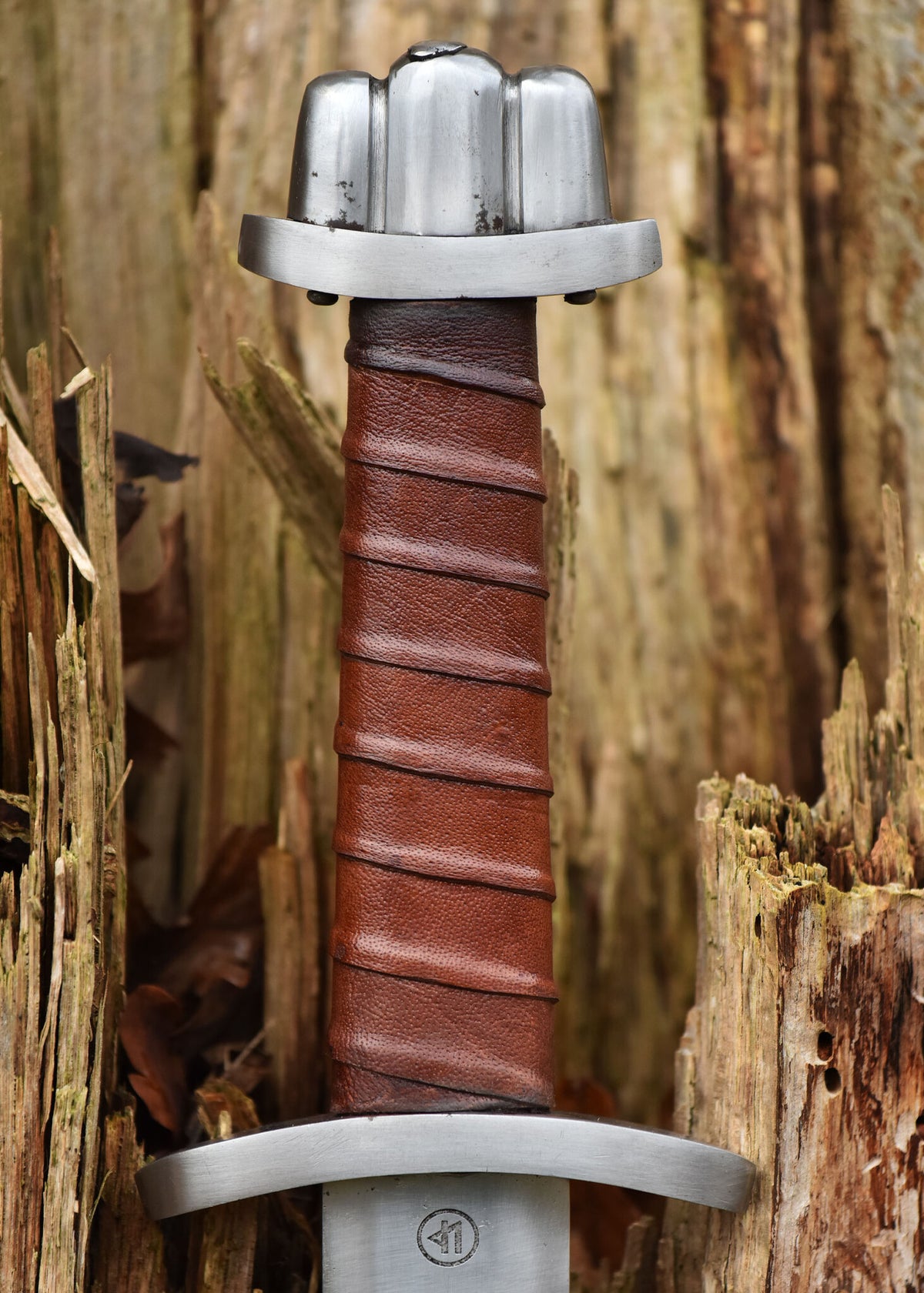 Viking sword with lobed pommel, short, blunt (battle-ready)