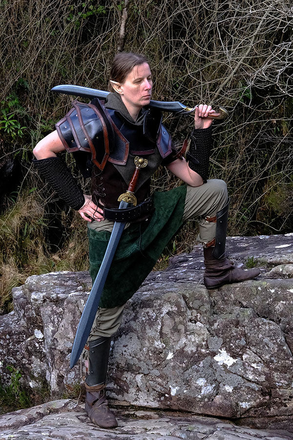 Leather pauldrons & gorget, black-brown