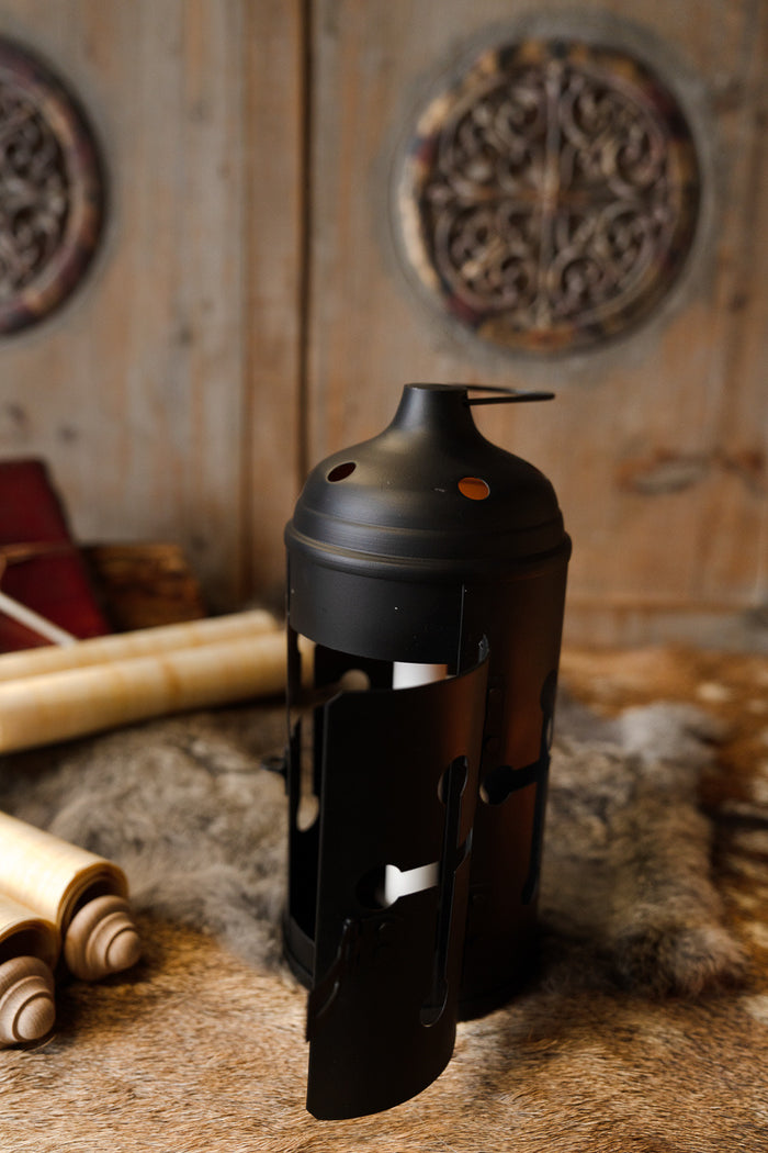 Lantern with cross opening