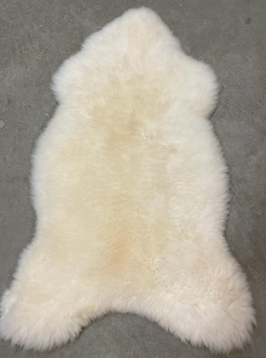 Skóra owcza biała, 110–115 cm