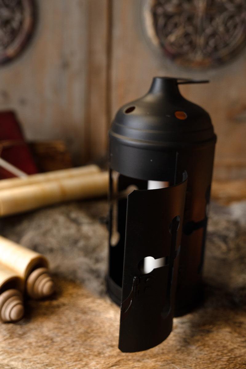 Lantern with cross opening