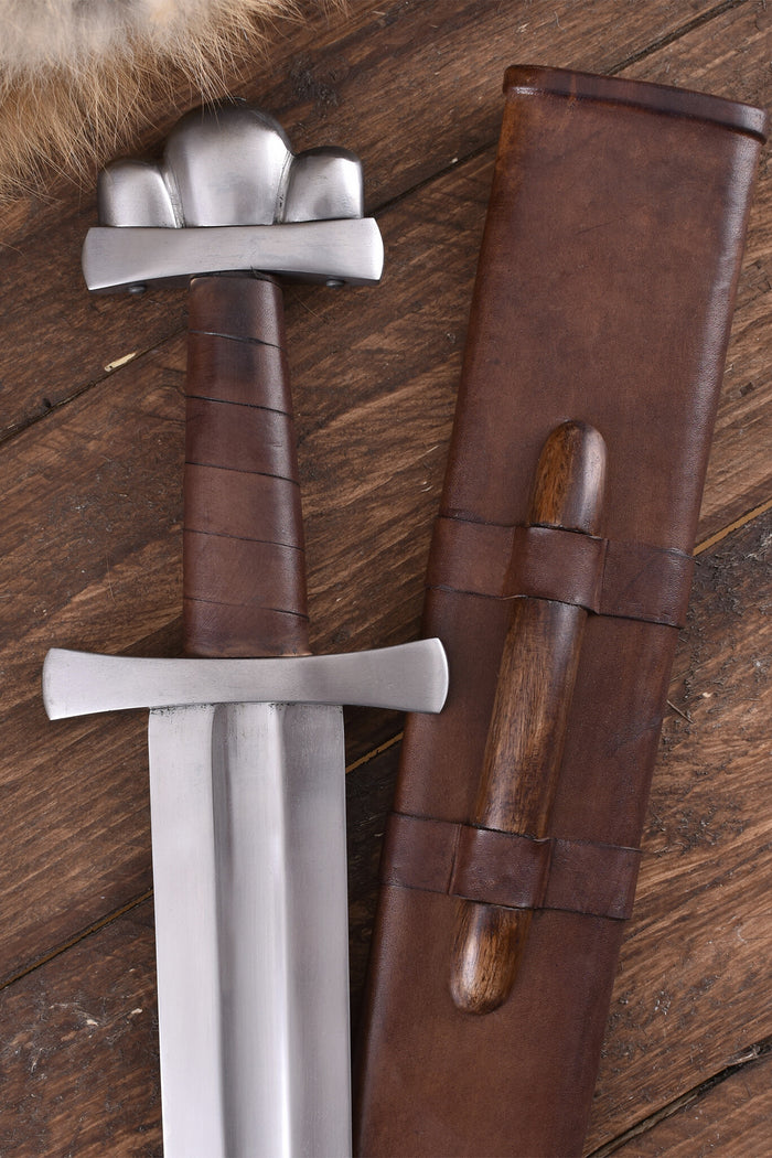 10th century Viking sword Petersen type S, semi sharp