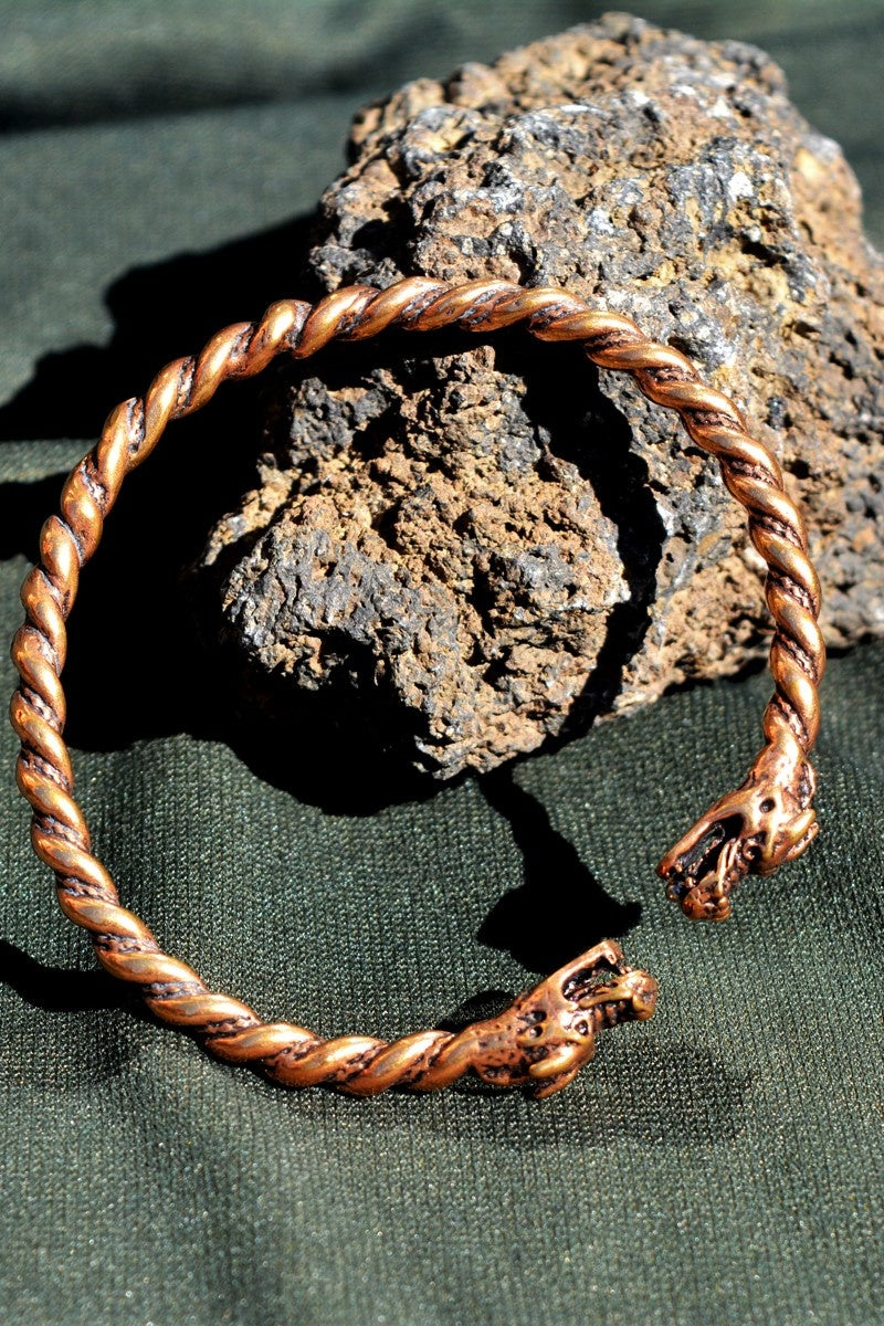 Bracciale a forma di drago, bronzo