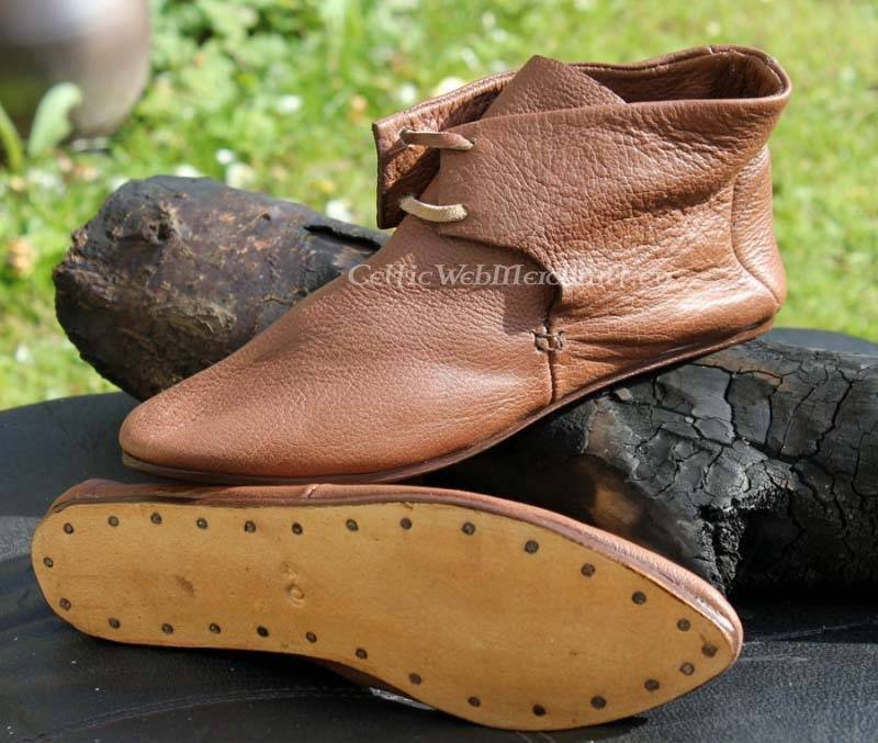 Ankle boots, medieval, brown