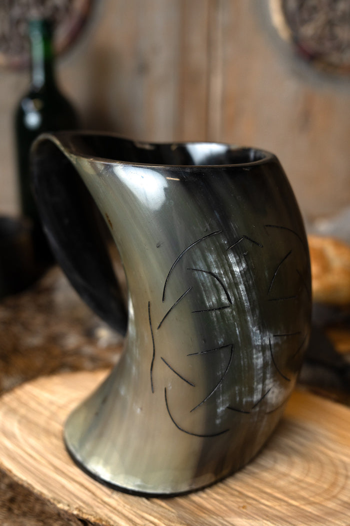 Horn mug with Celtic motif, 500-650 ml