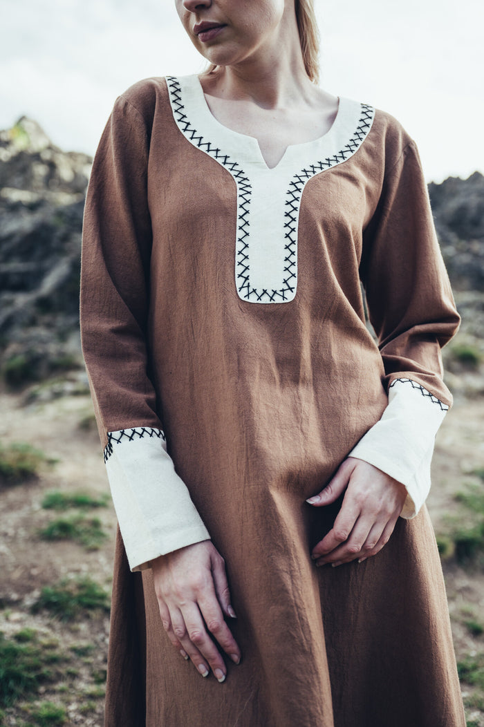 Viking dress Heidrun, sand