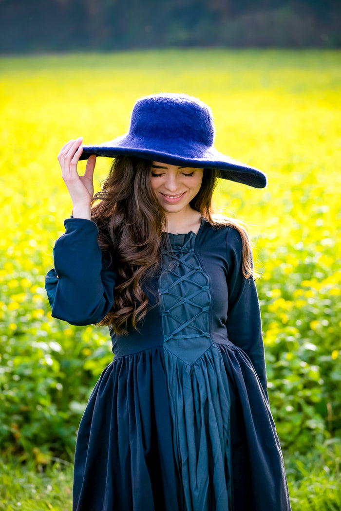 Historical felt hat with brim, blue