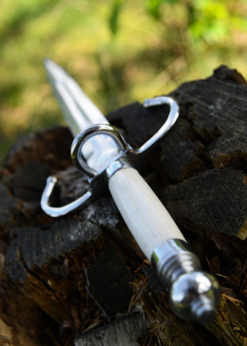 Main gauche z rękojeścią z kości, półostry