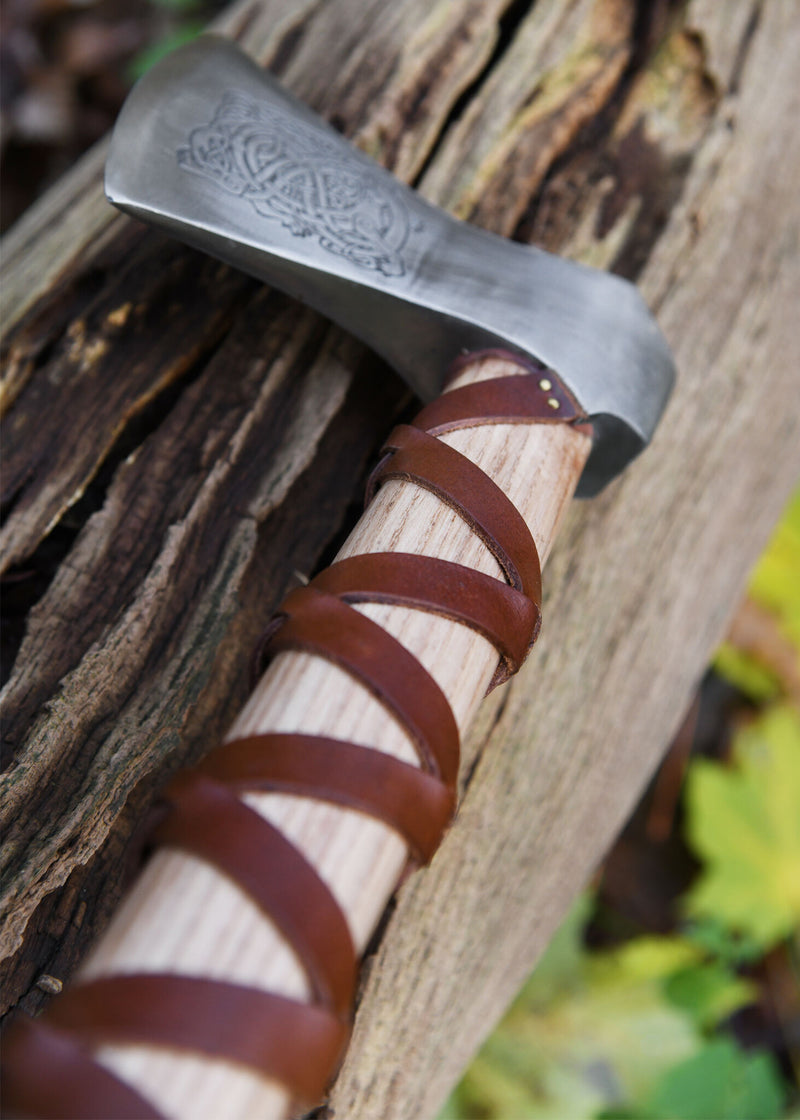 Ascia vichinga, tipo H, incisa, semi-affilata