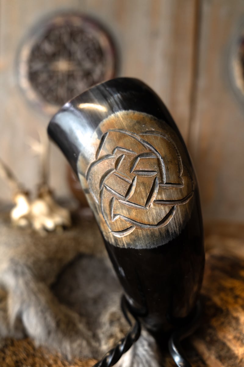 Celtic drinking horn with knot motif, 300-500 ml