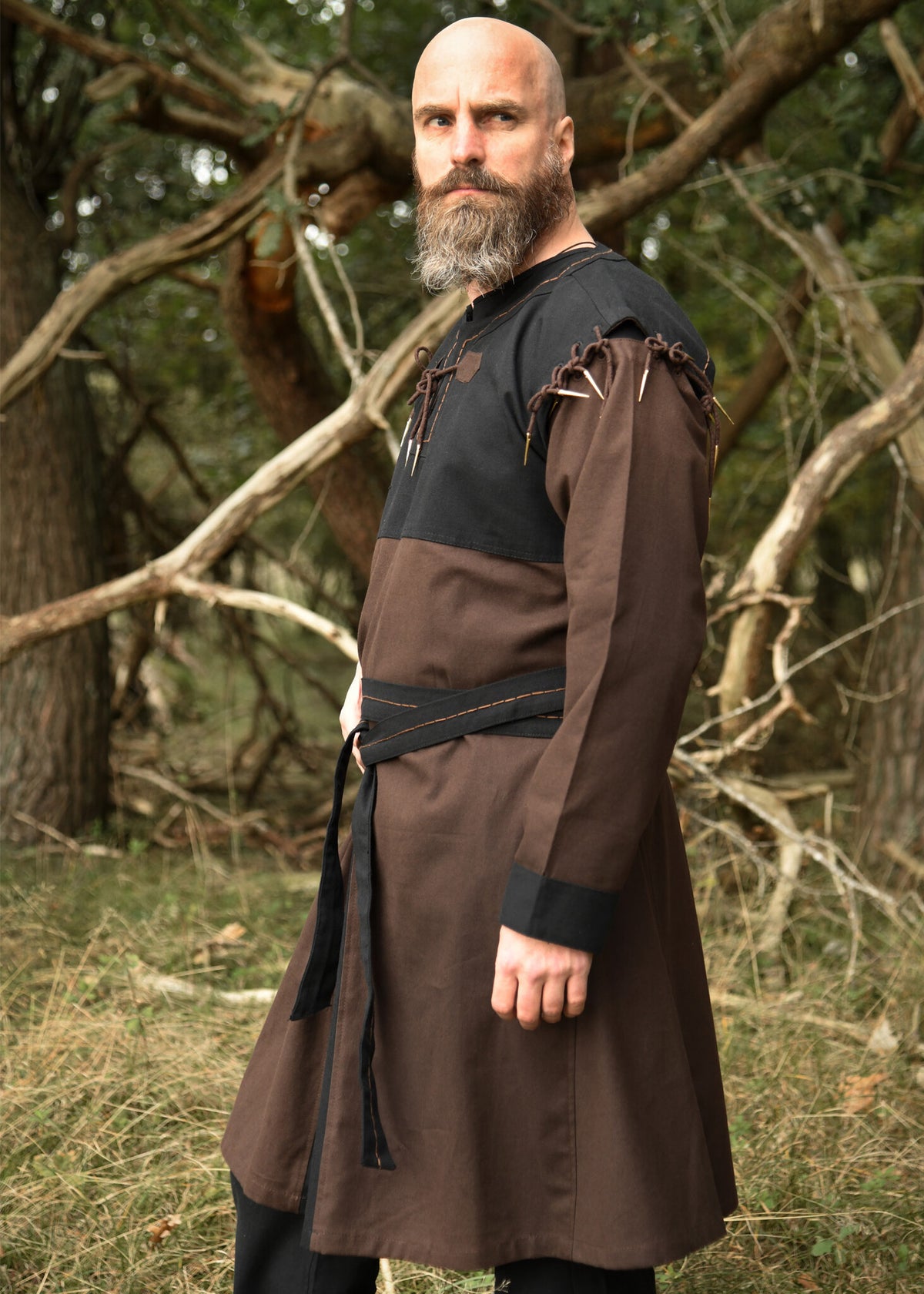 Medieval tunic Skjoldehamm, brown-black