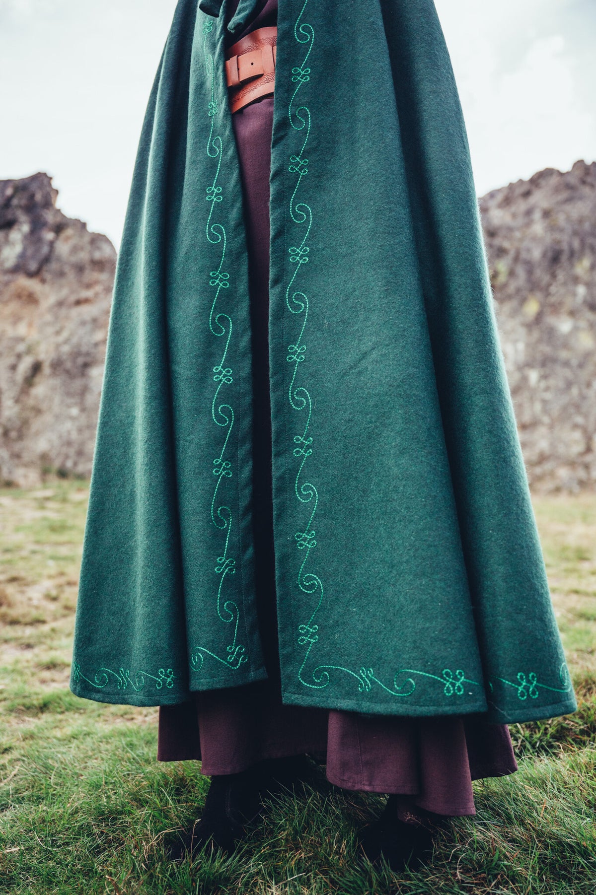 Embroidered cloak Damia, green, wool mix