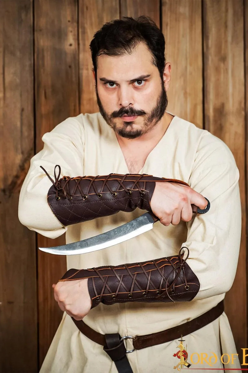 Skórzany naramiennik łuczniczy, prawa ręka, brązowy