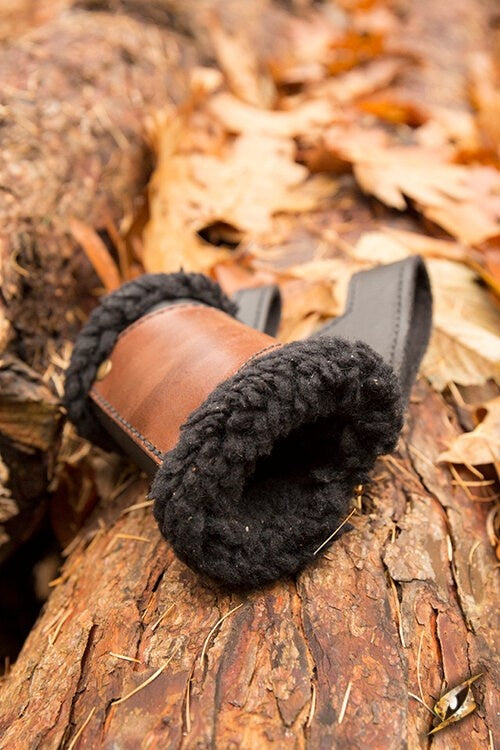 LARP sword holder with fur, black-brown