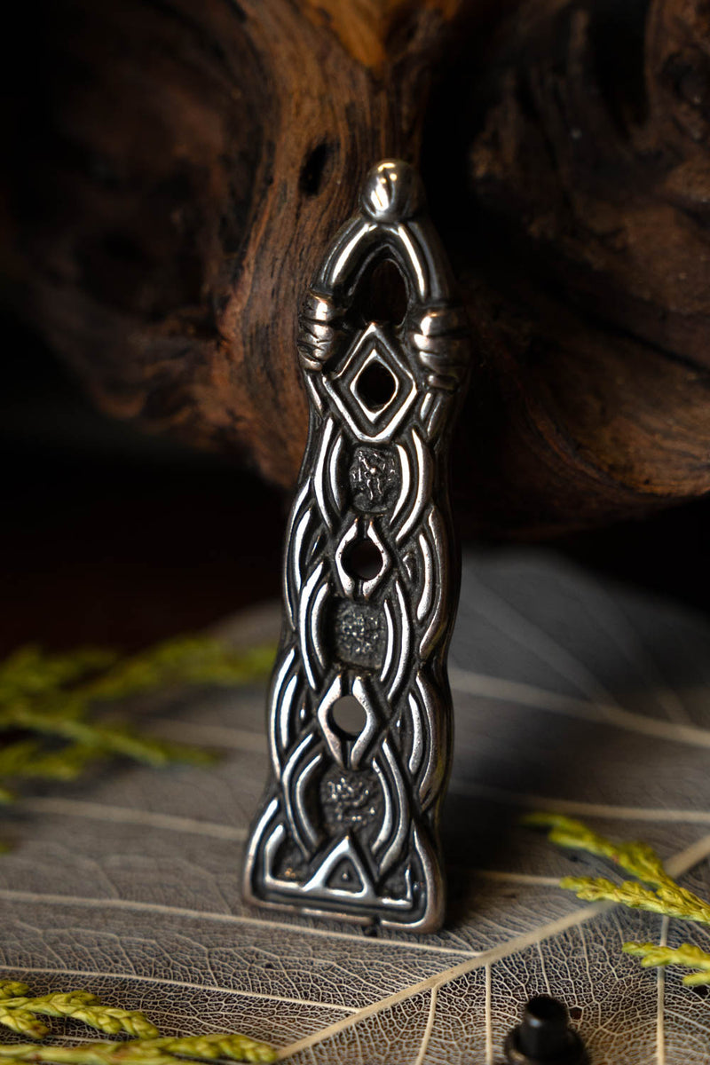 Lengüeta de cinturón Birka estilo Borre, plateada