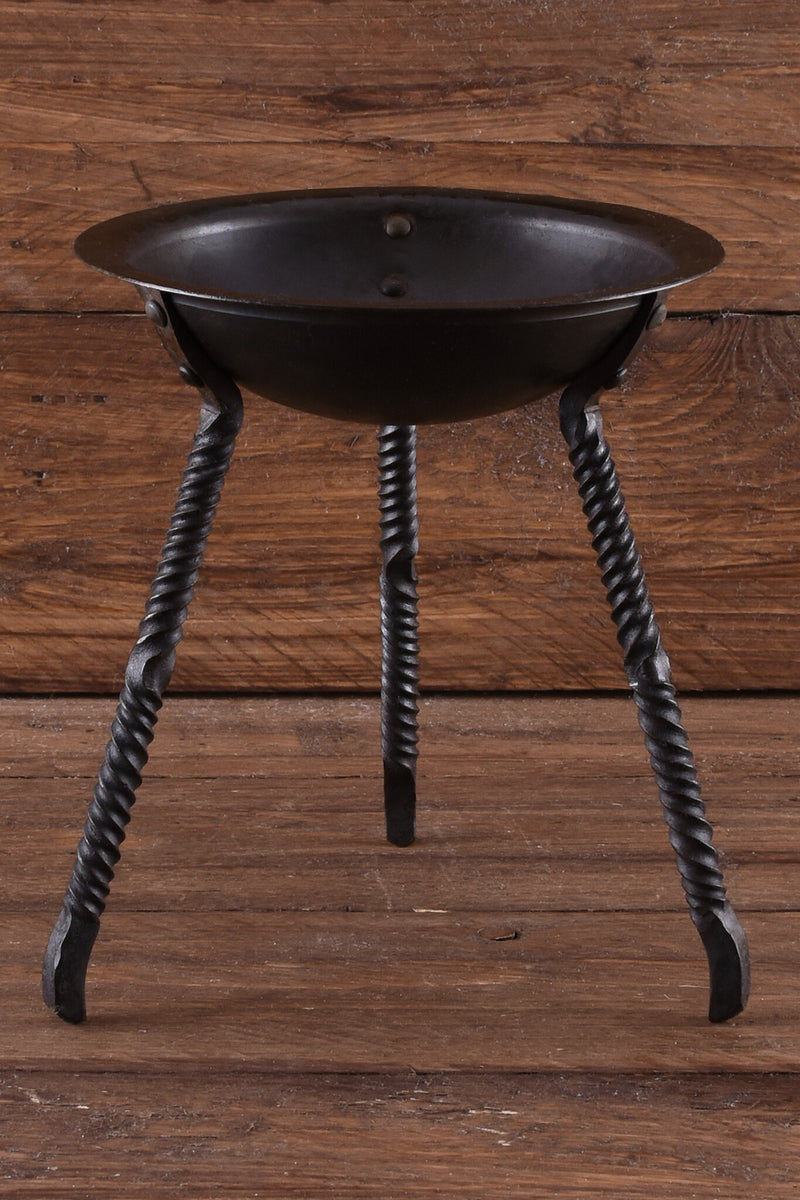 Small tripod fire bowl
