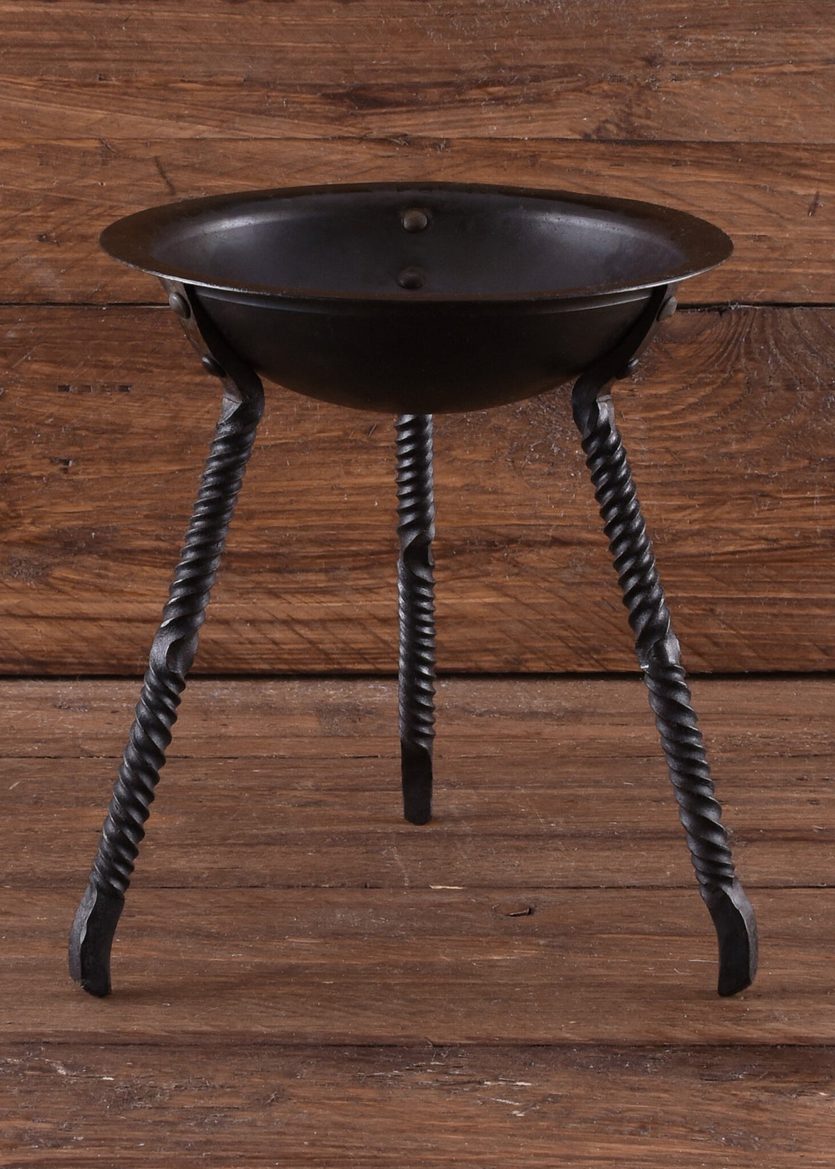 Small tripod fire bowl
