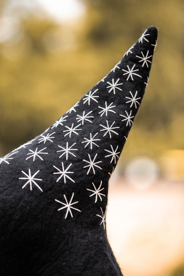 Witch hat with stars, black, wool