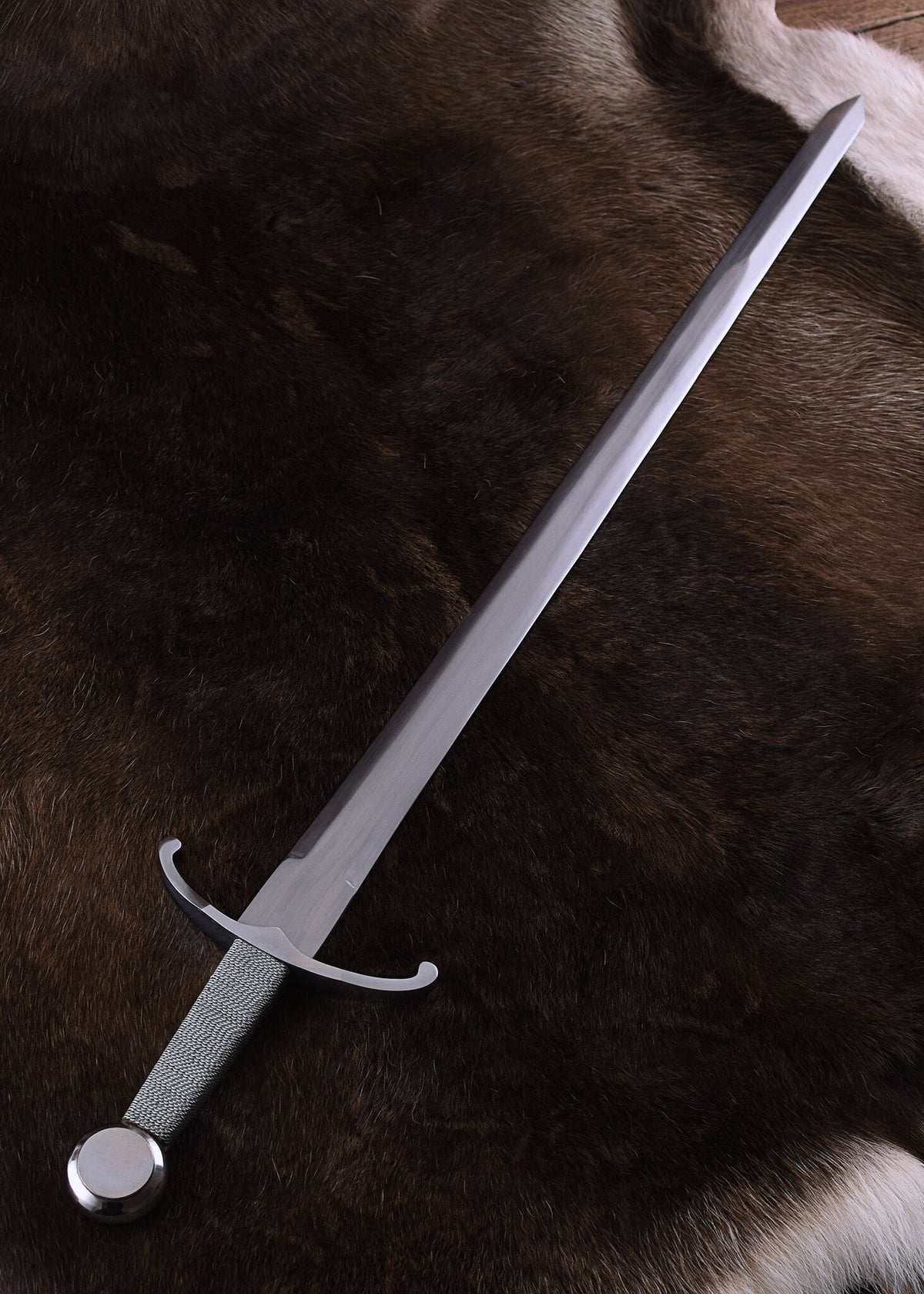 Medieval sword with bent cross-guard, semi-sharp