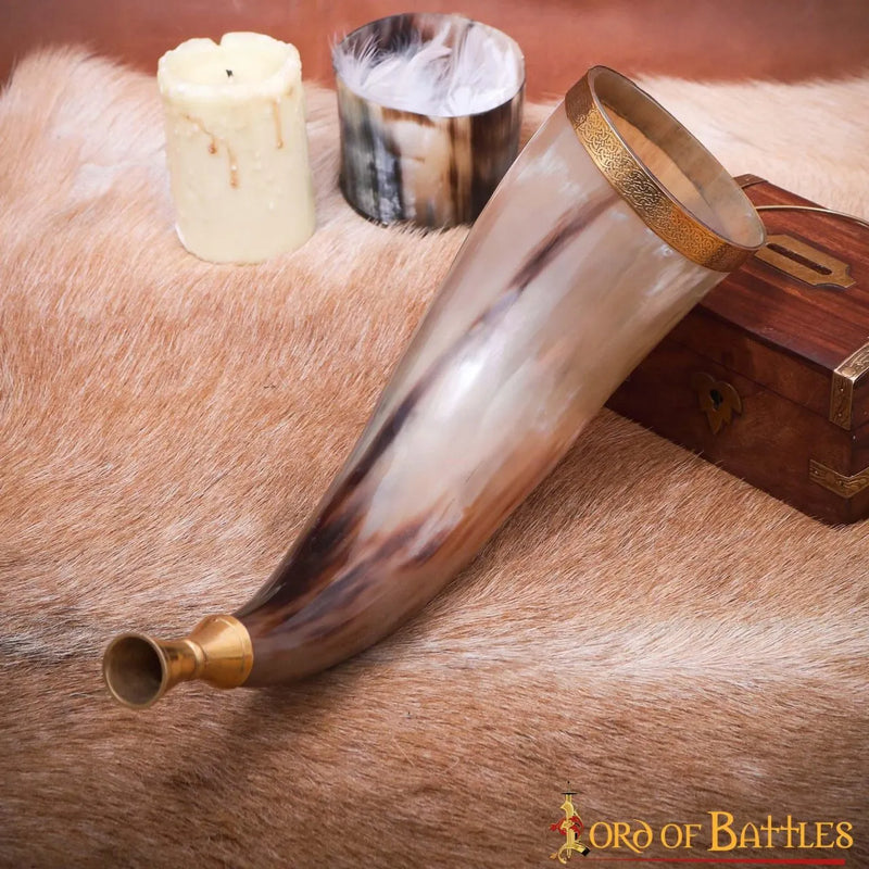 Wikiński róg sygnałowy z mosiężnym ustnikiem