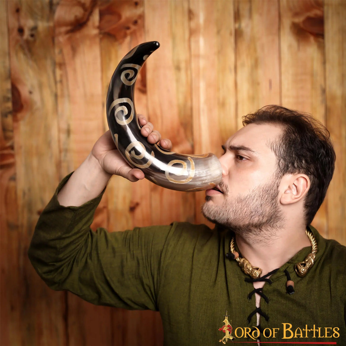 Prehistoric drinking horn with spiral motifs, 300-500 ml