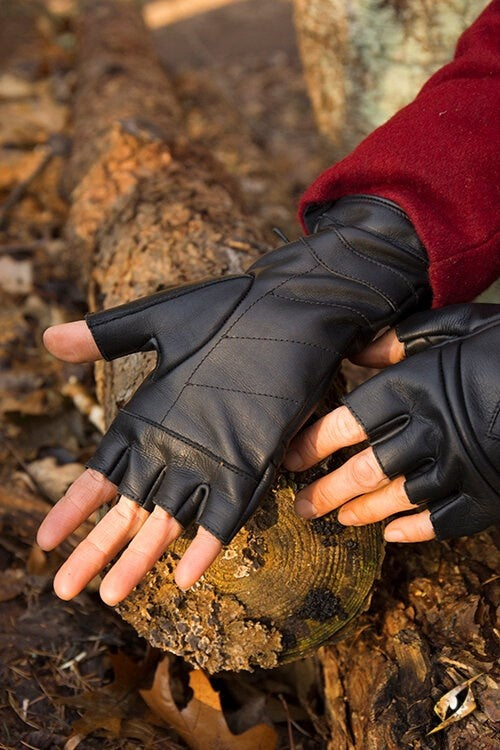 Fingerless gloves with laces, black