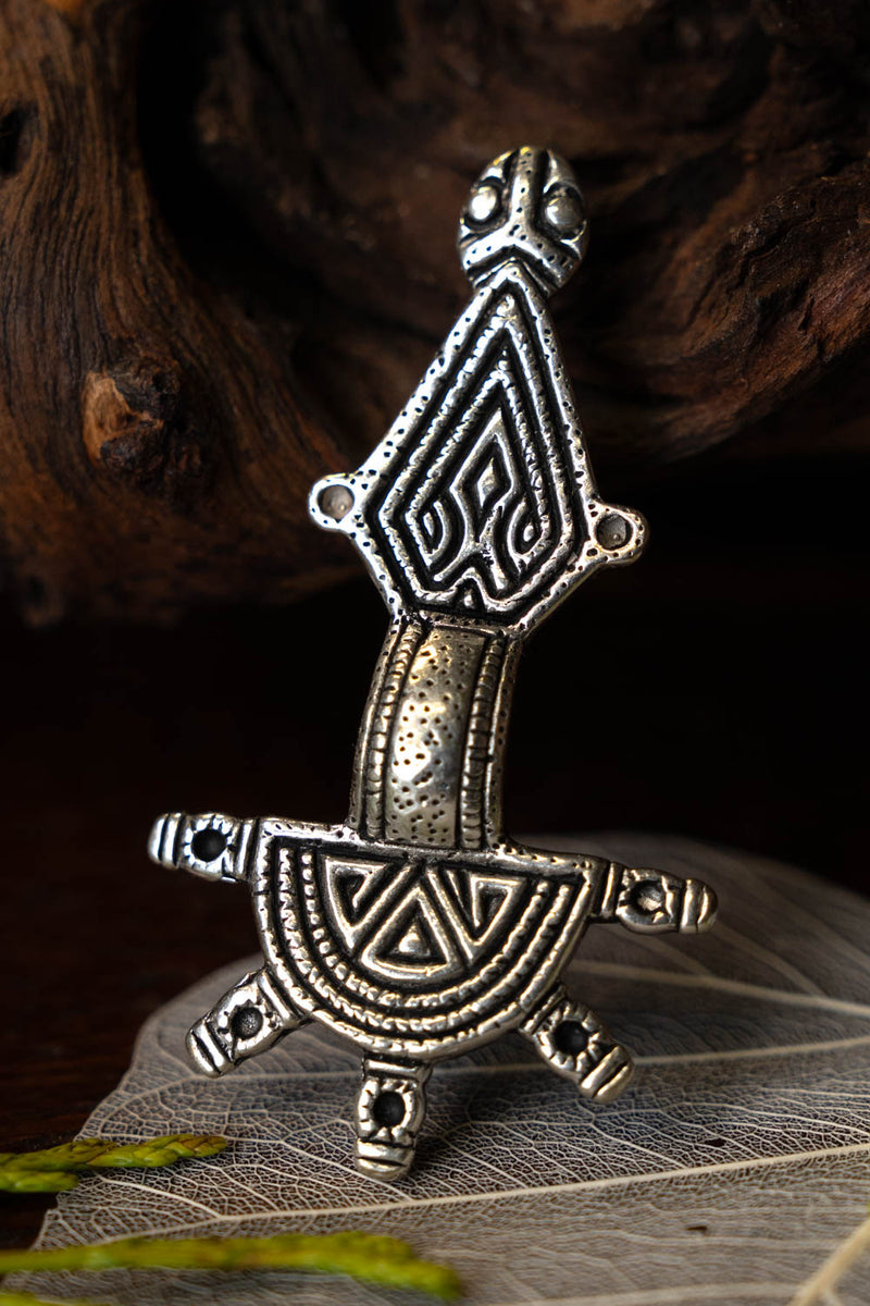 Fibule germanique type Hahnheim, bronze argenté