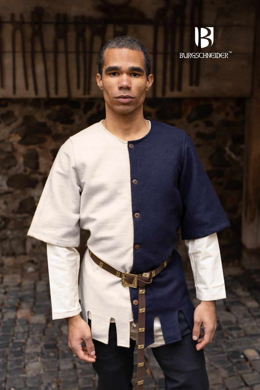 Surcoat Aleran, right side, natural, wool mix