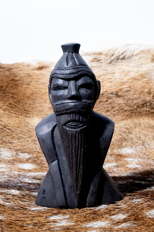 Intaglio in legno del dio vichingo Freyr, nero