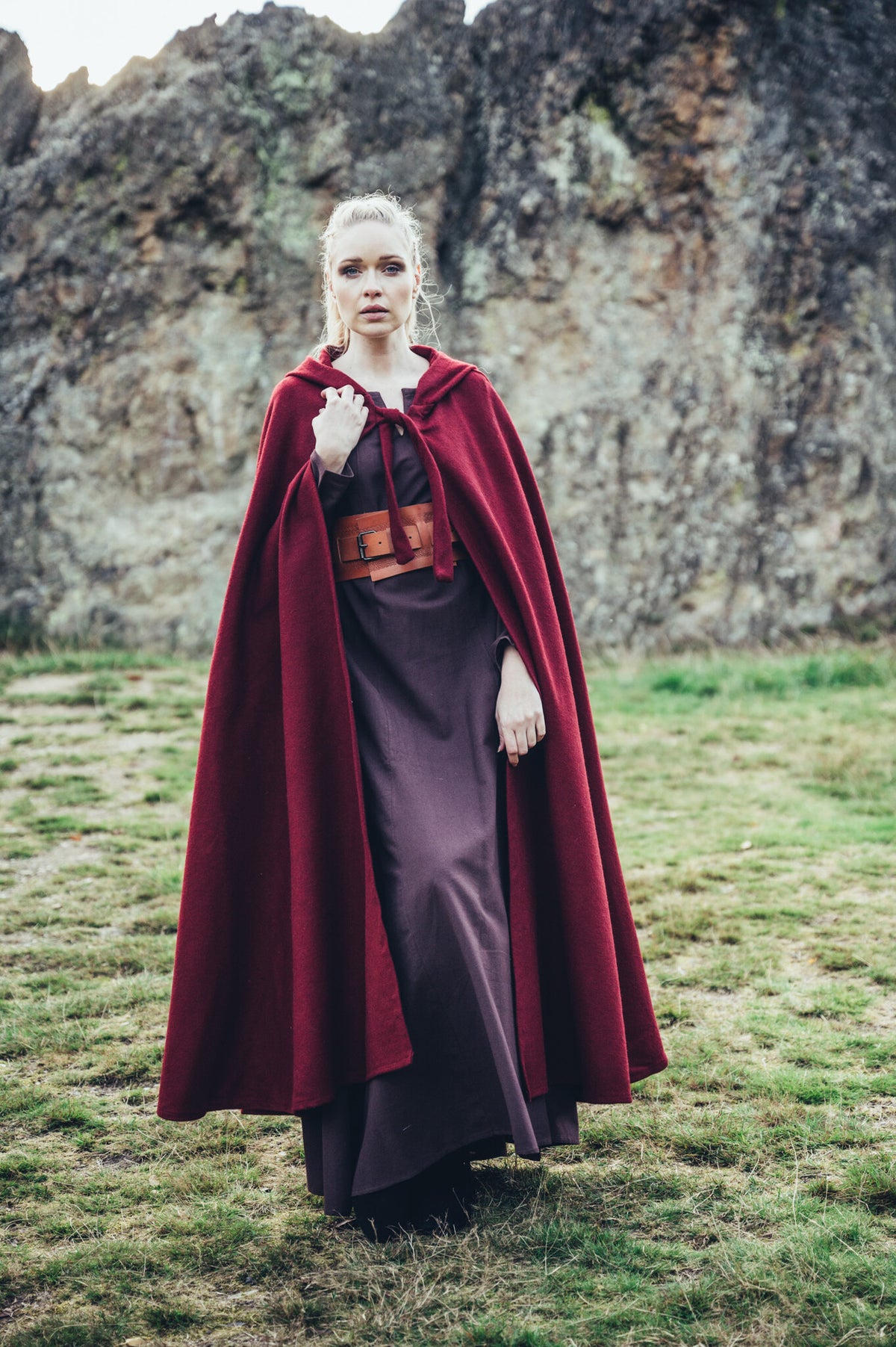 Medieval cloak Karen red, wool mix