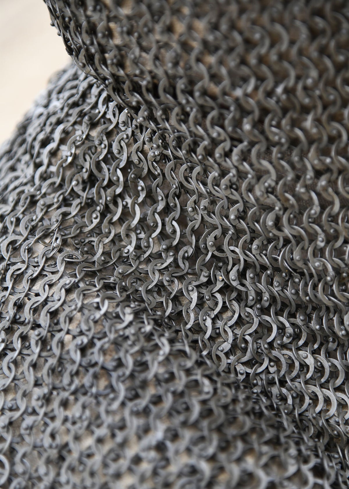 Chainmail coif with square neck, flat rings – round rivets, 8 mm