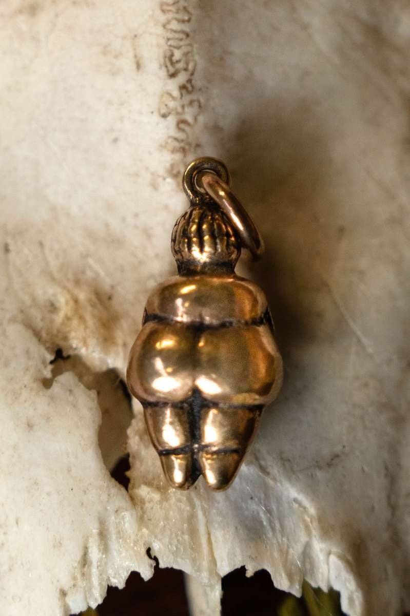 Ciondolo Venere di Willendorf, bronzo