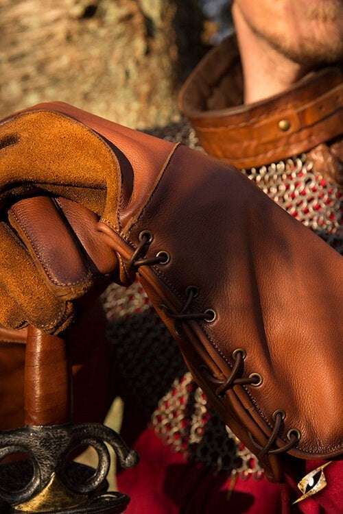 Leather medieval gloves, brown