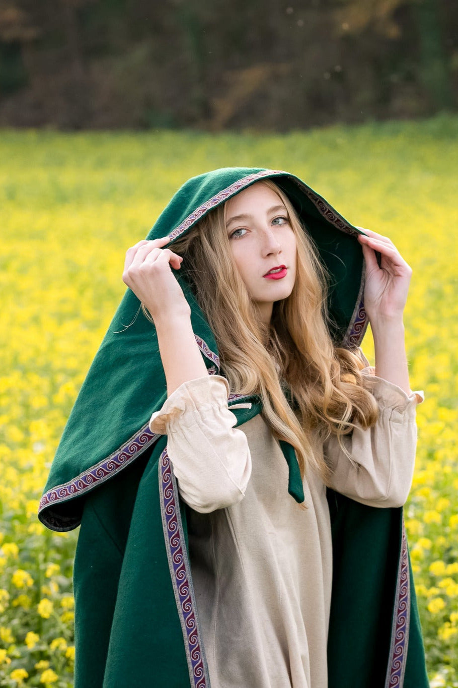 Embroidered cloak Lyra, green, wool mix