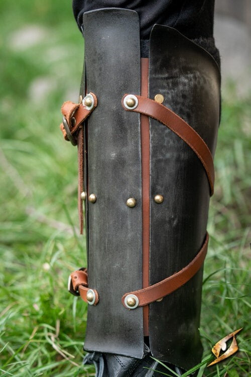 Renegade women's armour, greaves, 1 mm