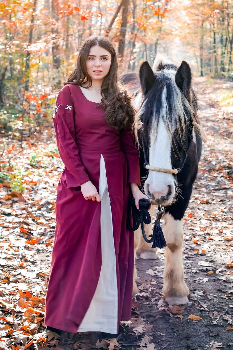 Middelalderlig kjole Larina, rød-natur