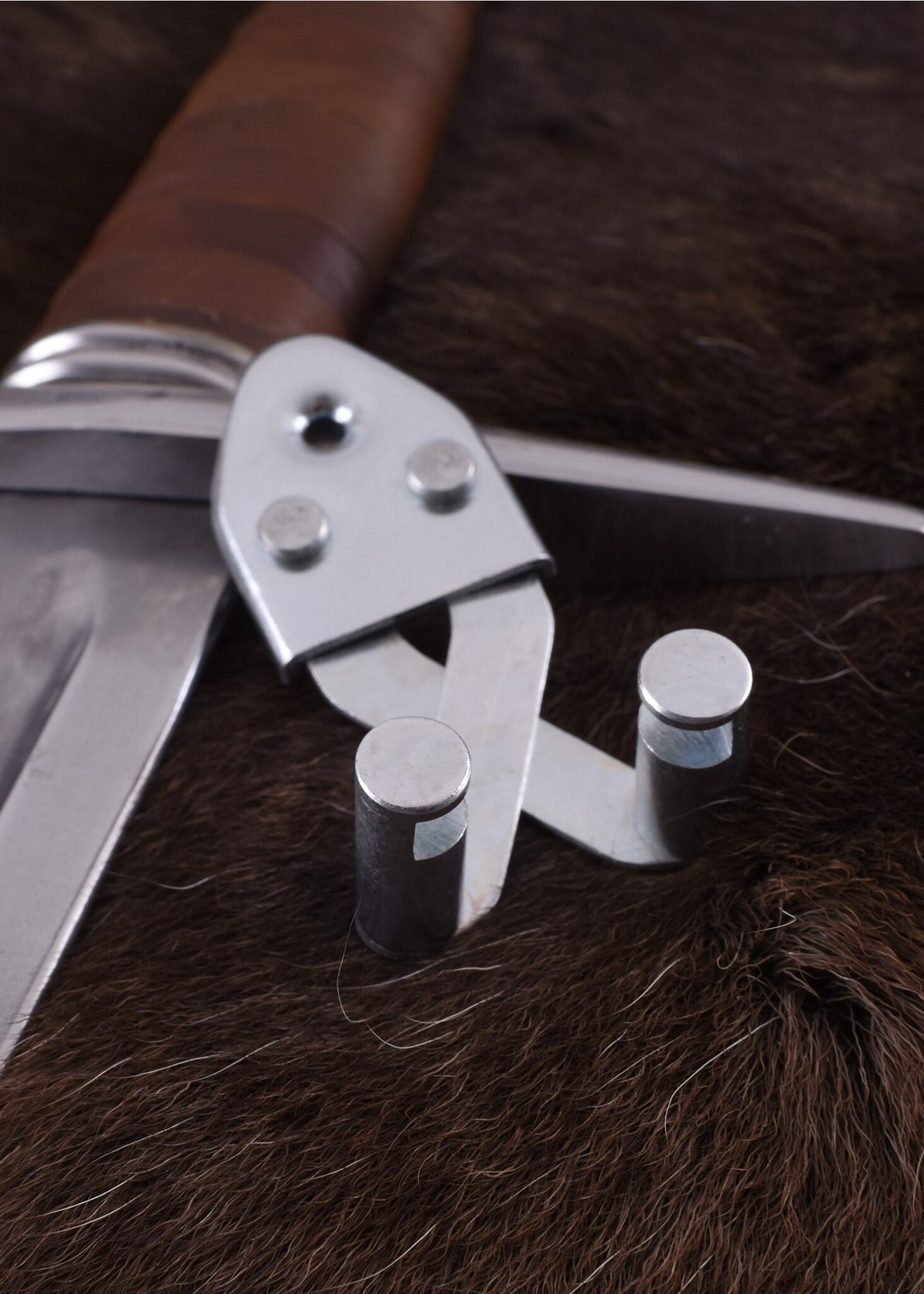 Sword wall hanger, max. blade width 6.9 cm