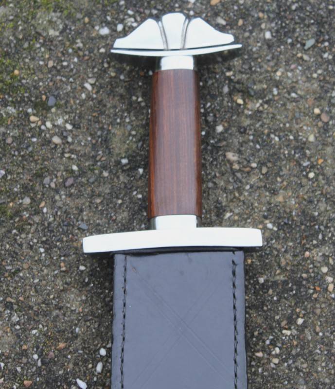 Spada vichinga Eostre, Petersen tipo A, semi-affilata