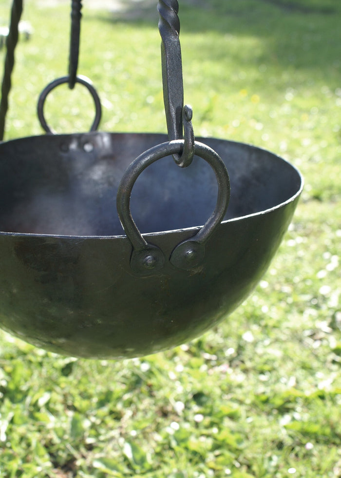 Large pan with hinge