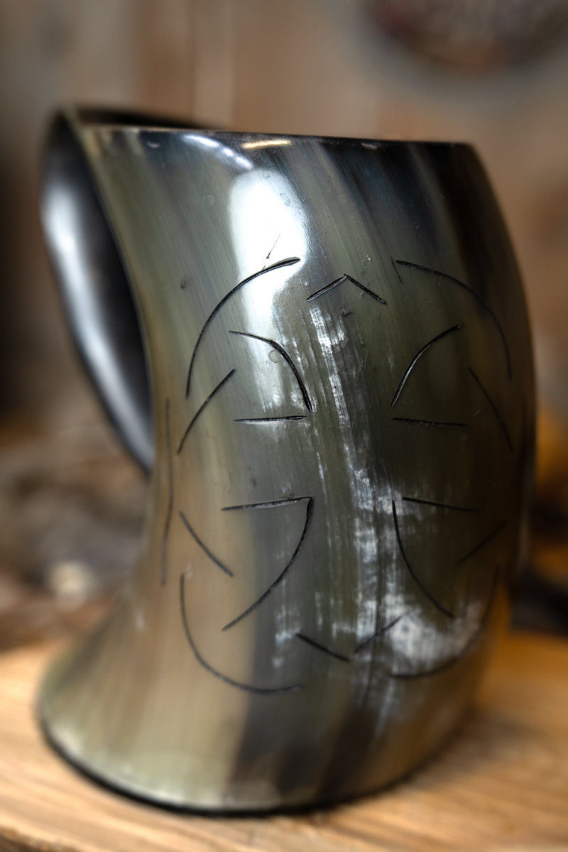 Horn mug with Celtic motif, 500-650 ml