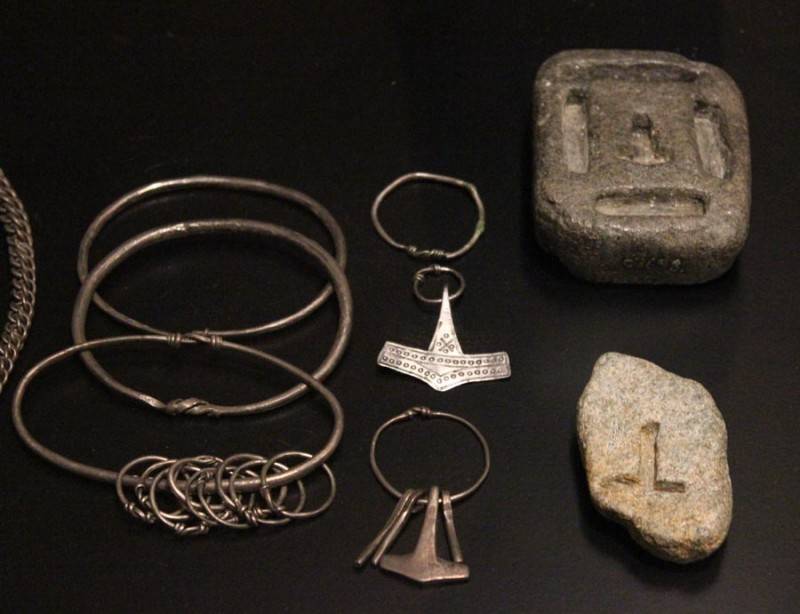 Rømersdal Thors hammer with ring, bronze