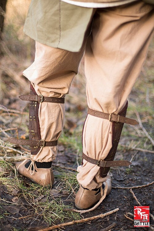 Pair of greaves Fighter, brown