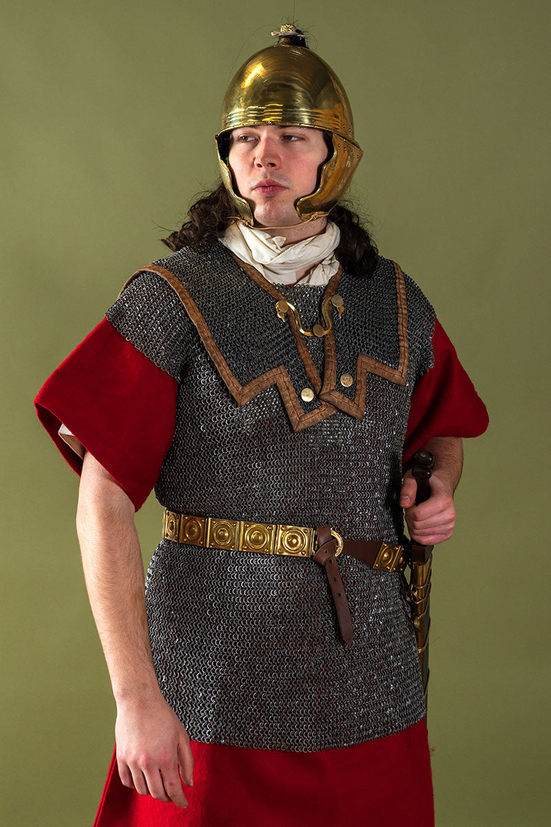 Lorica hamata romana, anillas planas mixtas con remaches redondos, 9 mm