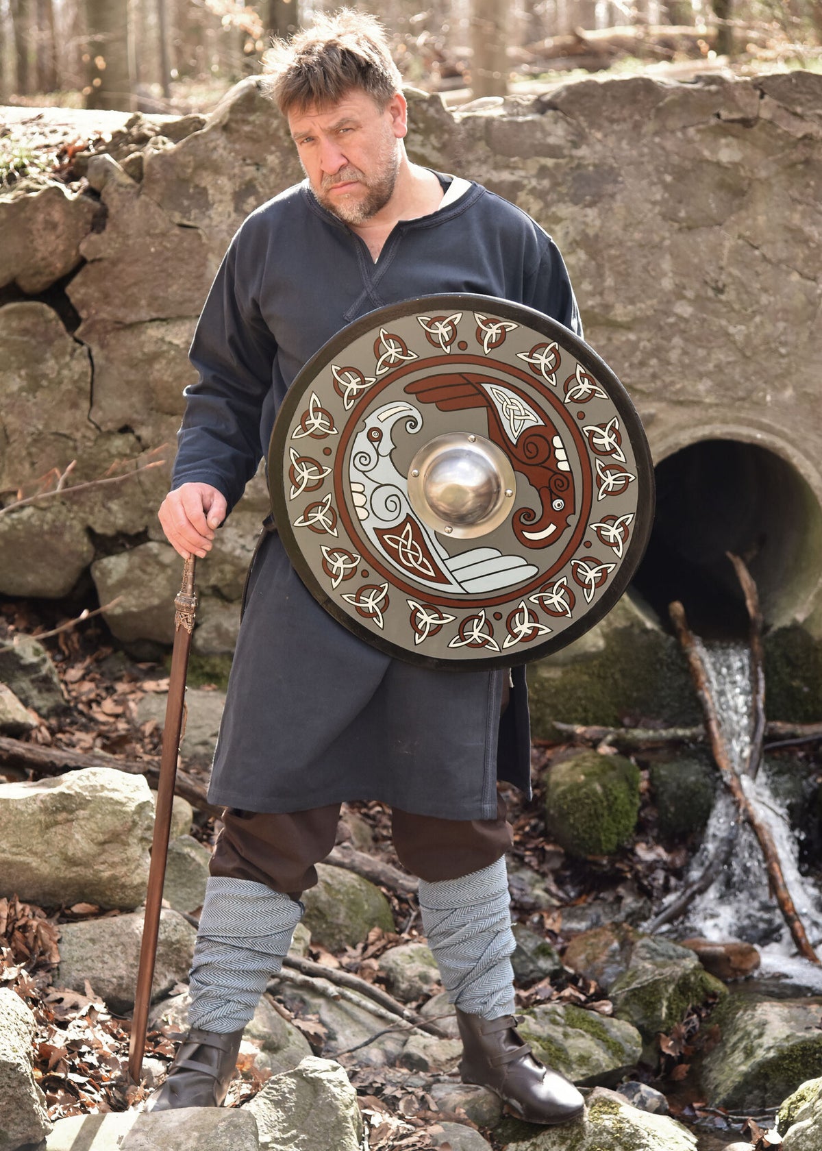 Viking shield with ravens and triquetras