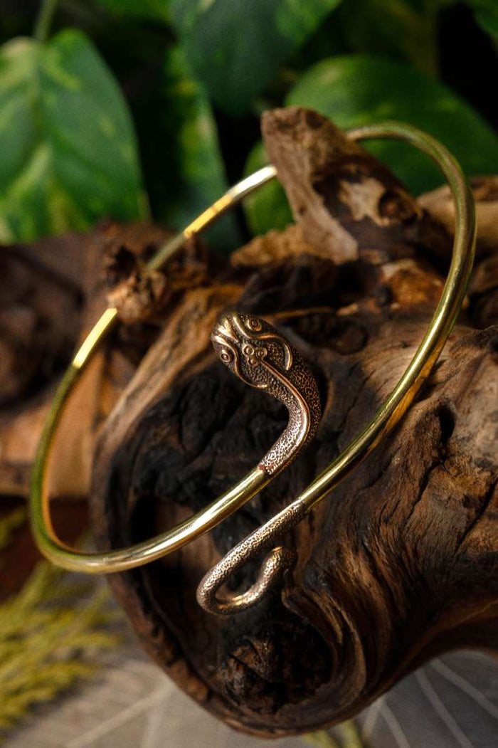 Roman upper arm bracelet with snake Herculaneum, bronze