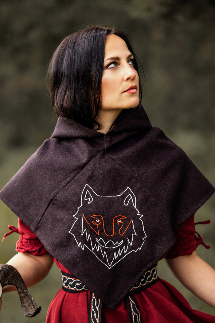 Skjoldehamm hood Halfdan with wolf, brown, wool mix