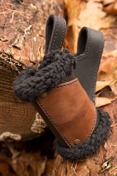LARP sword holder with fur, black-brown